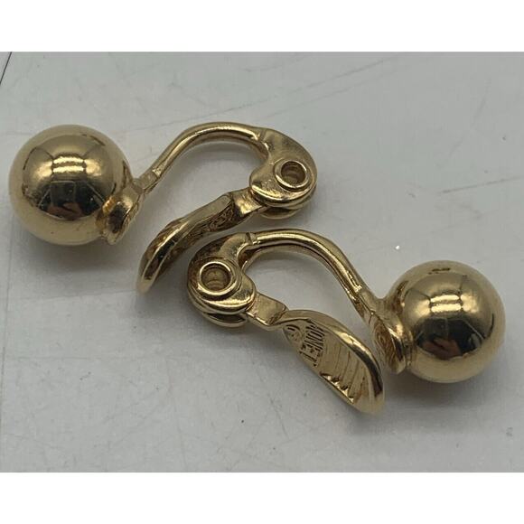 Vintage Mixed Lot 8 Pairs Clip On Earrings Monet Trifari Vendome Plus Read - Picture 14 of 14